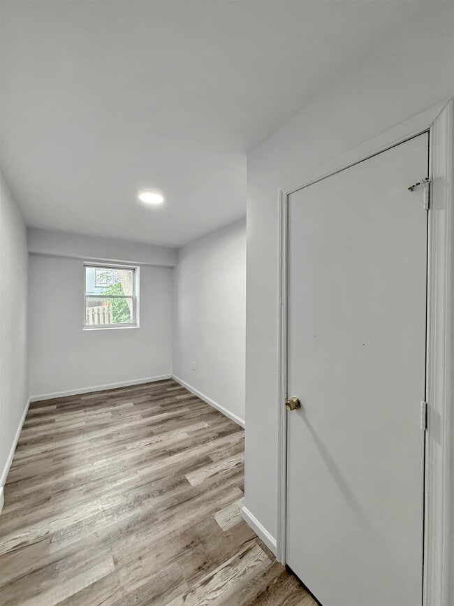 Building Photo - 117 Carteret Ave