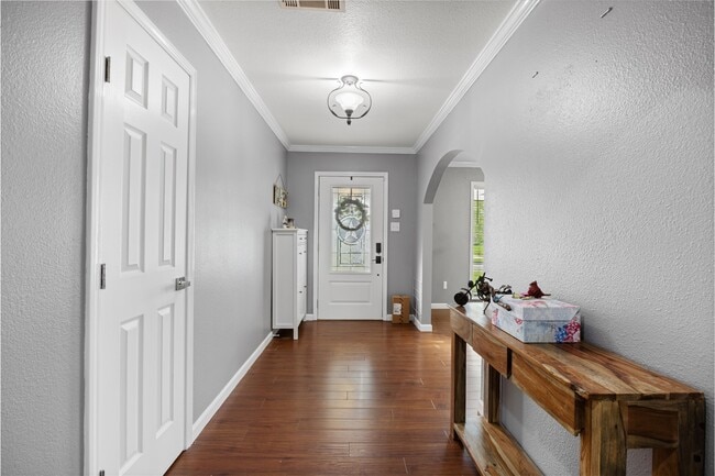 Building Photo - 918 Hollow Tree St