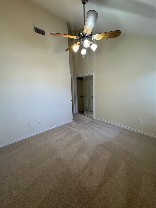Building Photo - 2 Bed Home Plus Office Space! In Zia School District