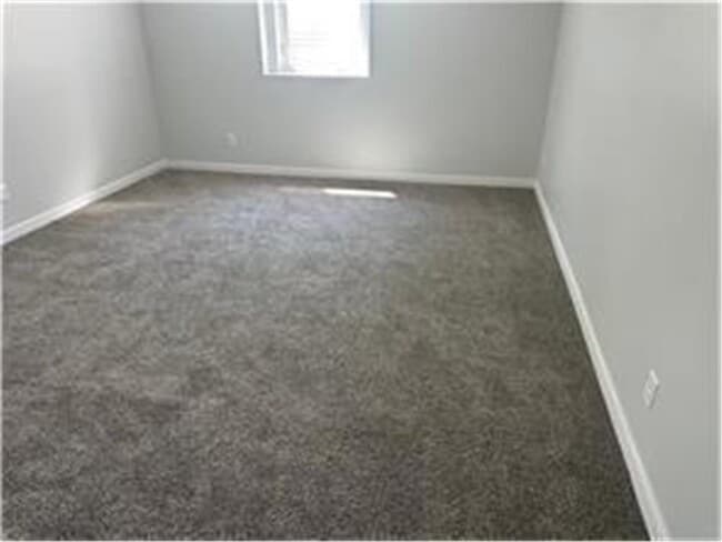 Building Photo - 468 Thomas Ave W