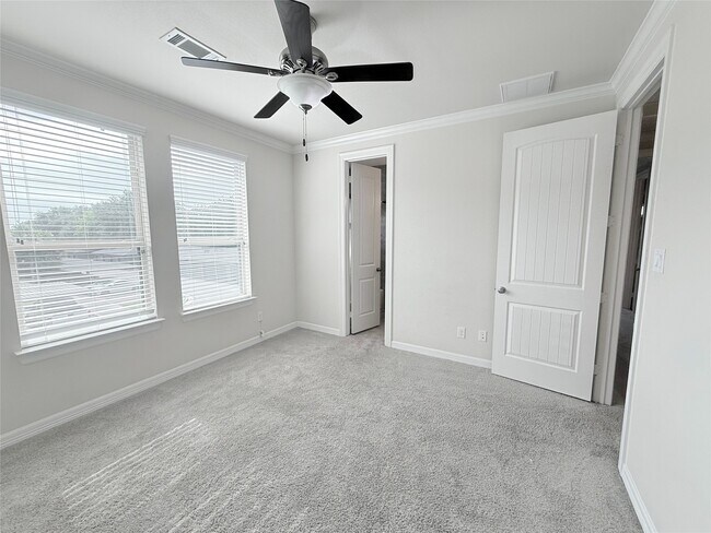 Building Photo - 13216 Green Hills Dr