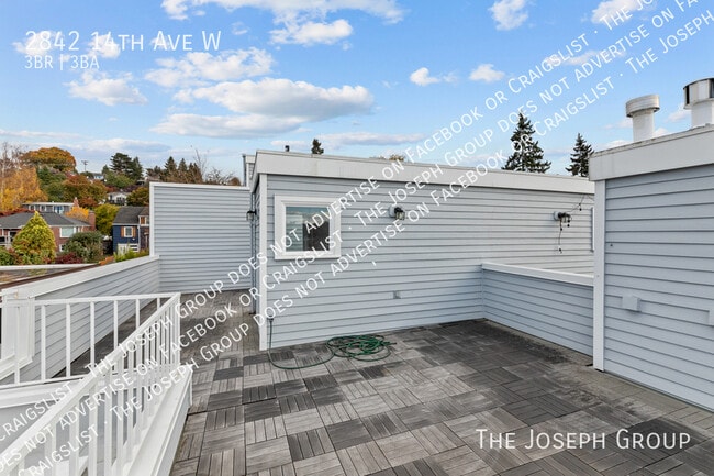 Building Photo - 2842 14th Ave W