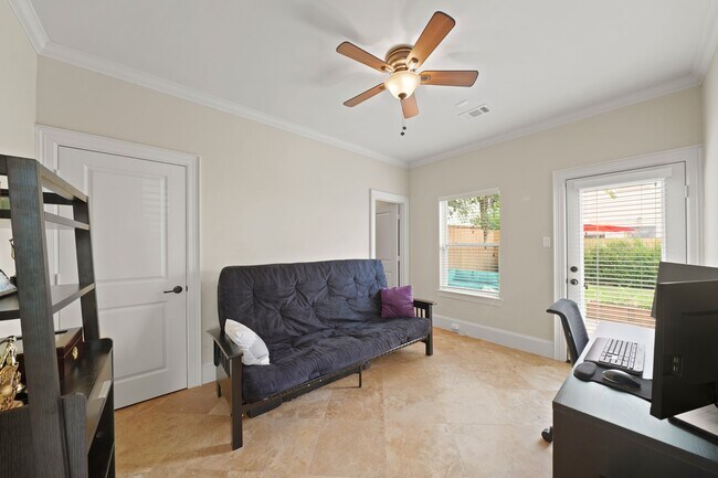 Building Photo - 3808 Center St