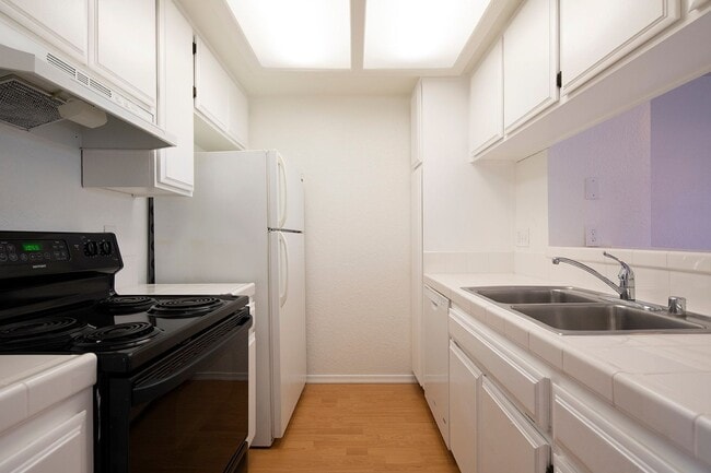 Building Photo - 2br/1.5ba Townhouse in North Park with Was...