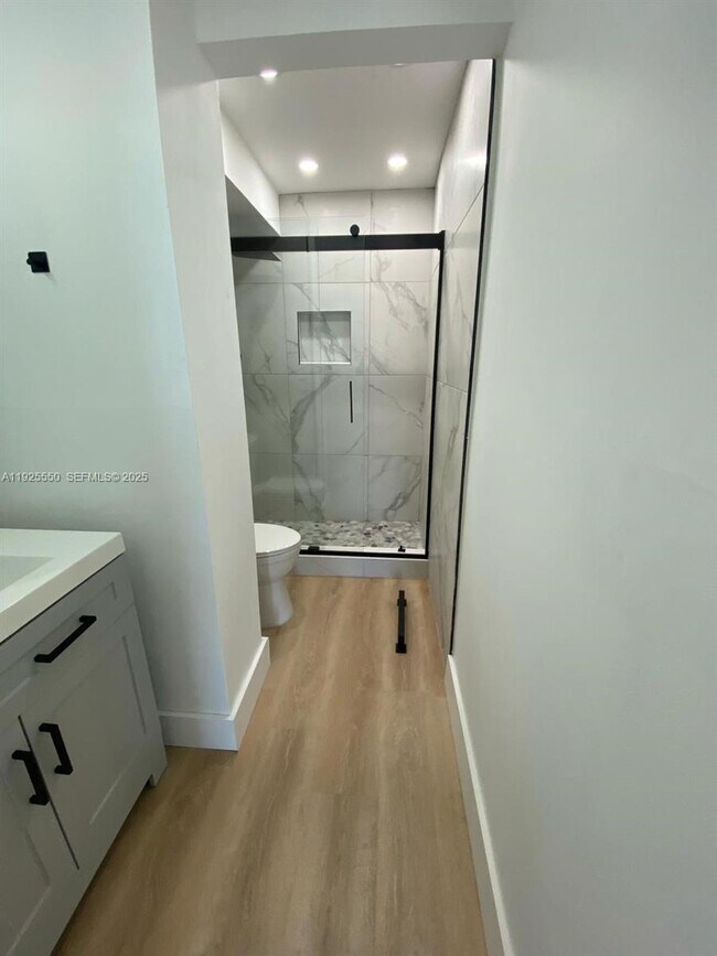 Building Photo - 2350 NE 135th St