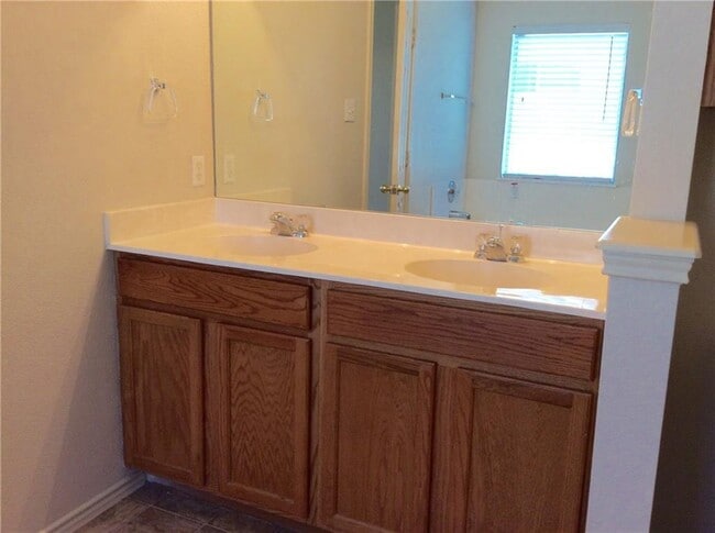 Building Photo - 2510 Jesse Owens Dr