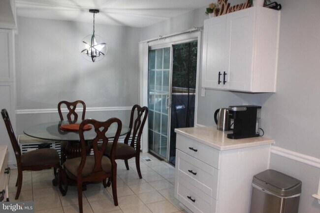 Building Photo - 2851 Bowes Ln