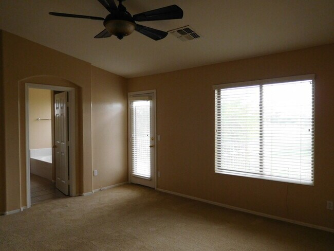 Building Photo - Huge 2700 SFT, Golf-view Community in Villages at Queen Creek!