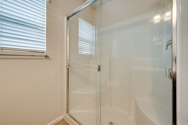 Building Photo - Beautiful Three Bedroom in Taverner Ridge!