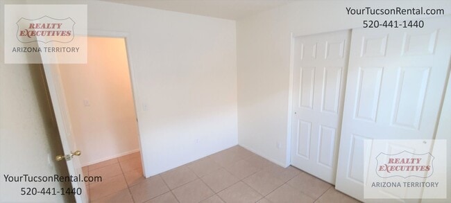 Building Photo - Valencia Rd & Headley Rd 3/2 - All tile fl...