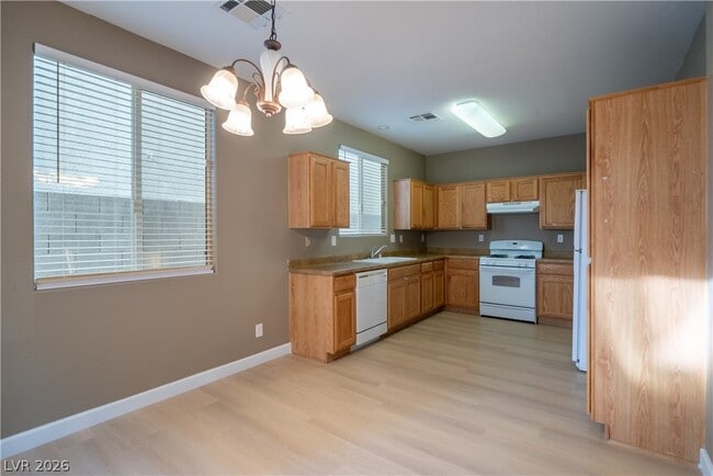 Building Photo - 1228 Sun Village Ave