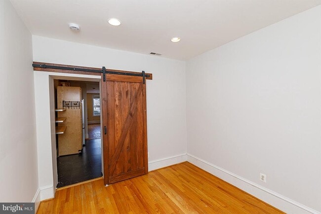 Building Photo - 809 Kentucky Ave SE