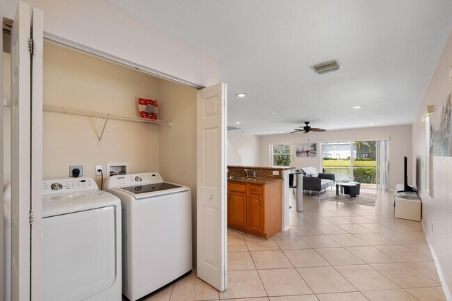 Building Photo - 16147 Sierra Palms Dr