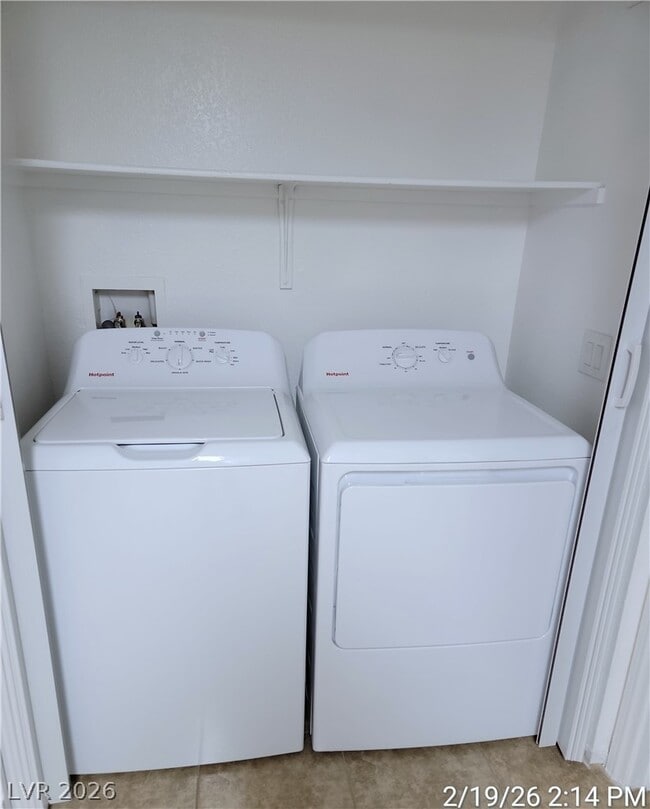 Building Photo - 3400 Cabana Dr