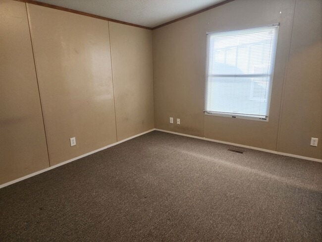 Building Photo - 306 E Spruce St