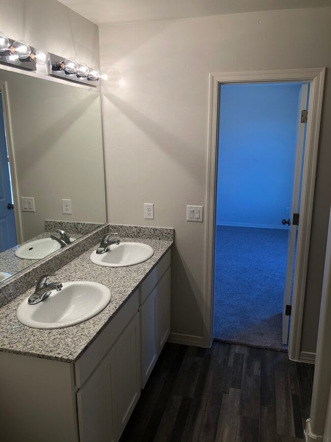 Building Photo - 1628 Paige Dr