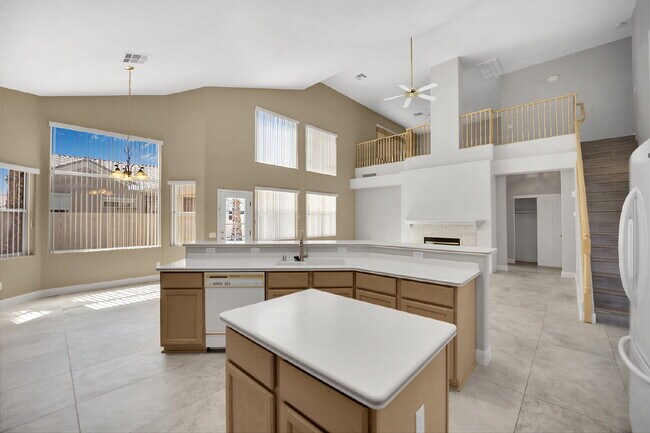 Building Photo - Spacious 4-bedroom, 3-car garage home feat...