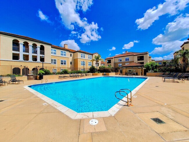 Building Photo - Beautiful 2bd Condo In Gated Community With Pool, Gym, and In-unit Laundry!