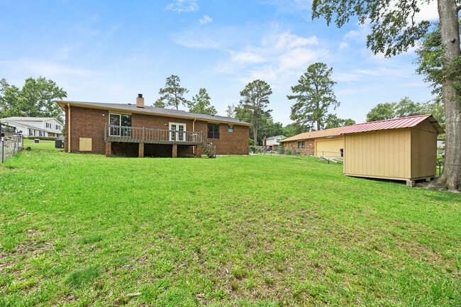 Building Photo - 210 Hillbrook Dr