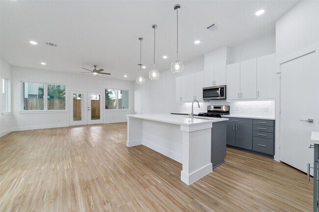 Building Photo - 2109 Holman St