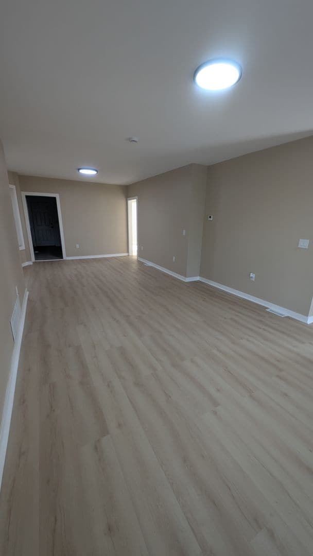 Building Photo - Newly Renovated Two-Bedroom
