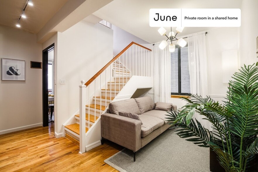 Building Photo - Room in Shared 5 bed/2 bath home in East Village