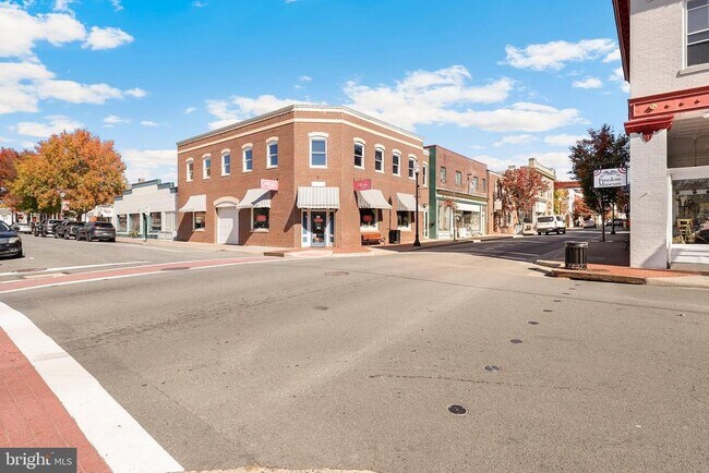 Building Photo - 8170 Sinclair Mill Rd