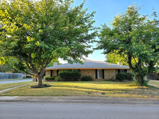 Building Photo - 1001 Hunters Creek Dr