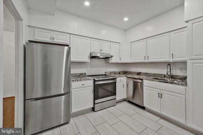 Building Photo - 12883 Cara Dr