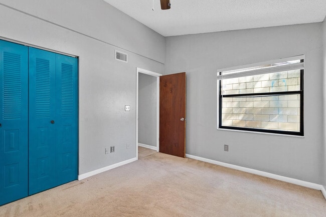 Building Photo - 6926 SW 45th Ave