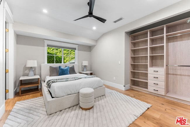 Building Photo - 13339 Margate St