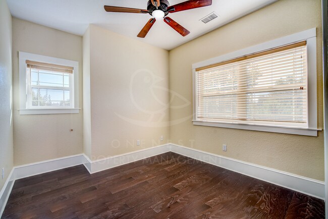 Building Photo - 210 Taylor St