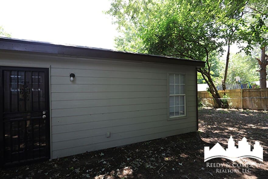 Building Photo - 3095 Normandy Dr