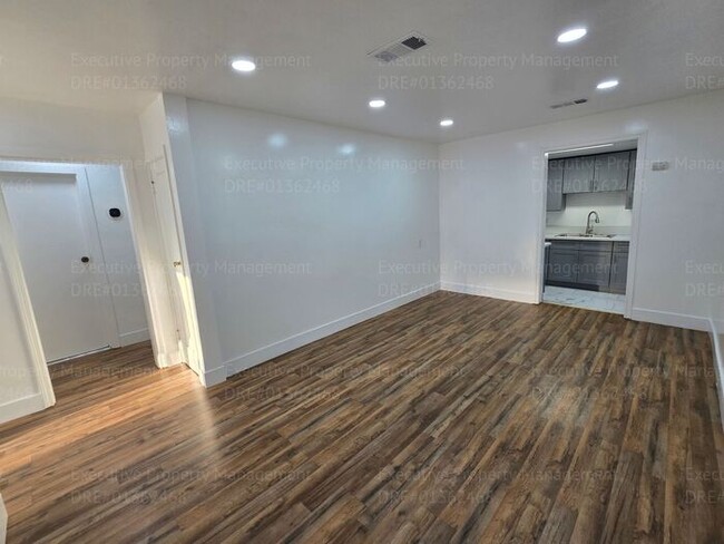Building Photo - Remodeled 3 bedroom/ 1 bathroom