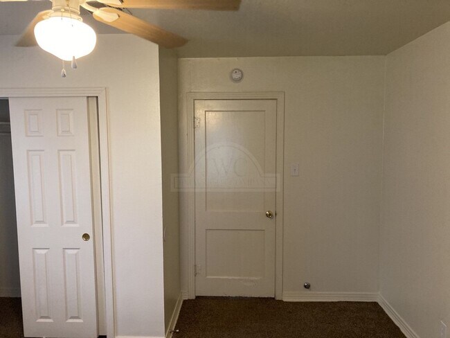 Building Photo - 1601 White