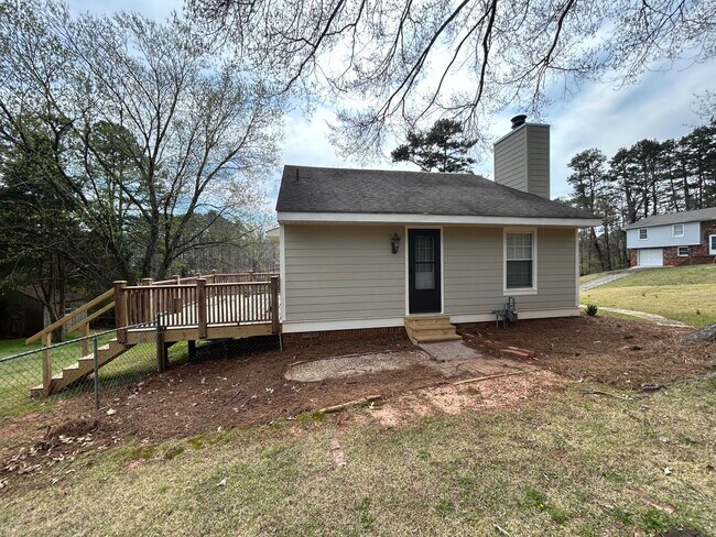 Building Photo - 29 Arrowhead Dr SE