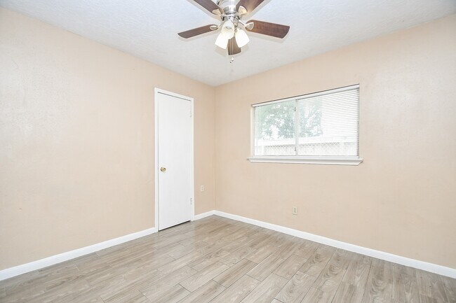 Building Photo - 11706 Spring Grove Dr