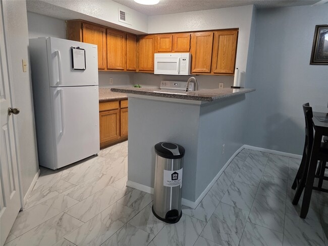 Building Photo - 2300 Old Spanish Trl