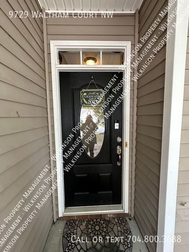 Building Photo - Pet Friendly Home in Very Desirable Highla...