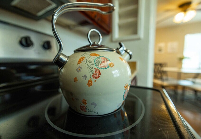 Building Photo - 240 E Hedding St