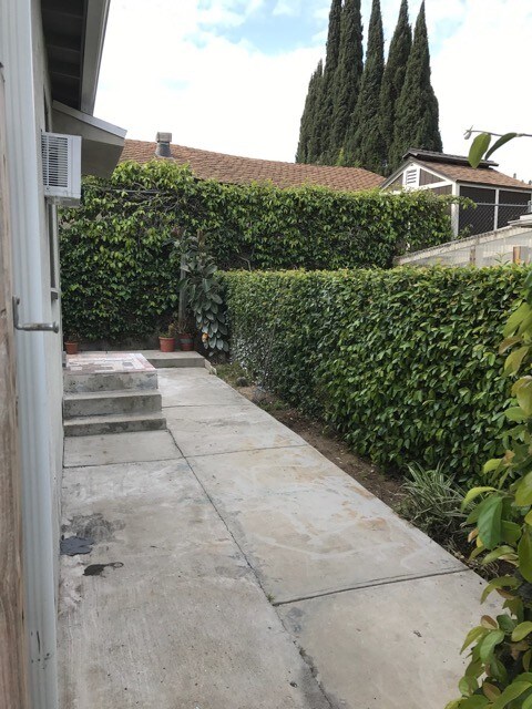 Building Photo - 416 E Cypress St