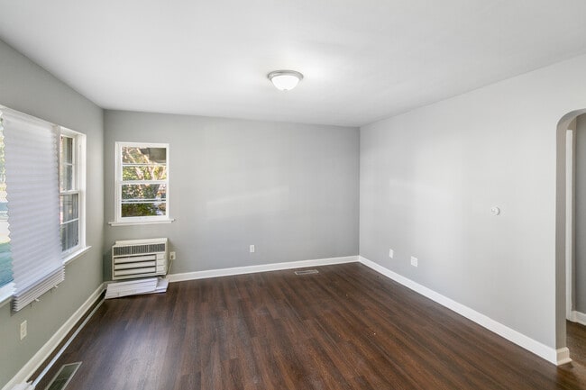 Building Photo - 522 W Lawn St