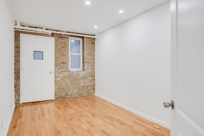 Building Photo - 384 Keap St