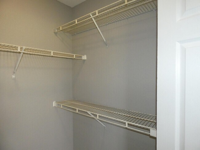 Building Photo - 2841 N Oakland Forest Dr