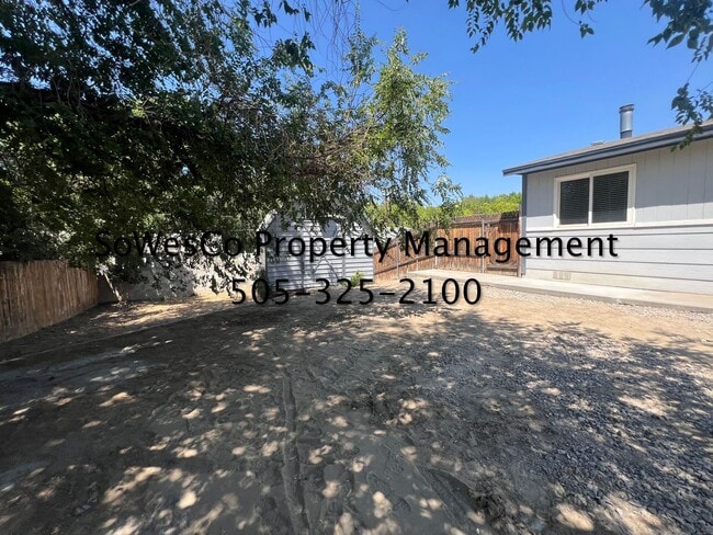 Building Photo - Aztec 3 Bedroom 2 Bath Home