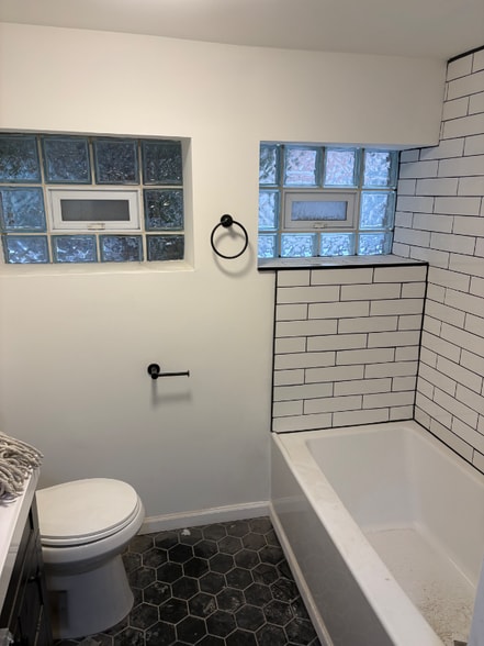 Building Photo - 7744 S Clyde Ave