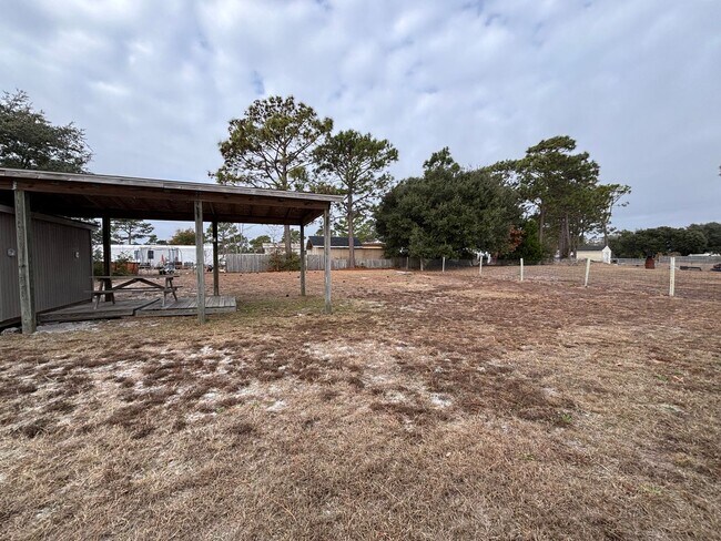 Building Photo - Adorable!