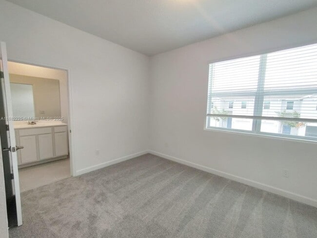 Building Photo - 519 Rivergrass St