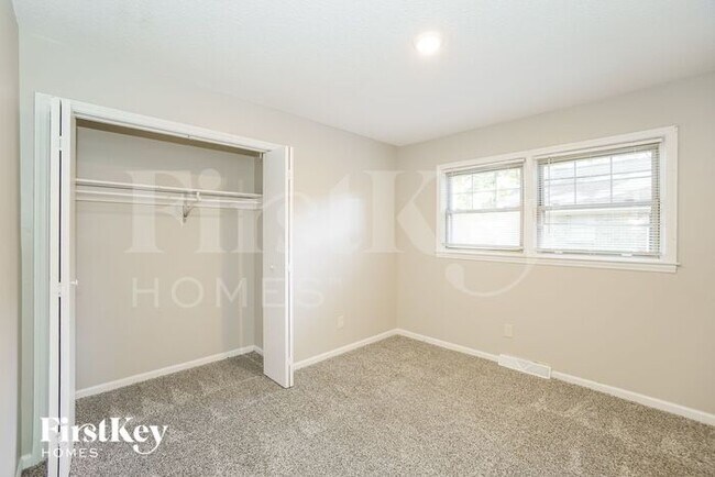 Building Photo - 104 Heron Ct