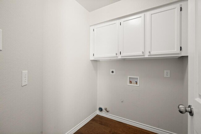 Building Photo - 17841 Park Valley Dr